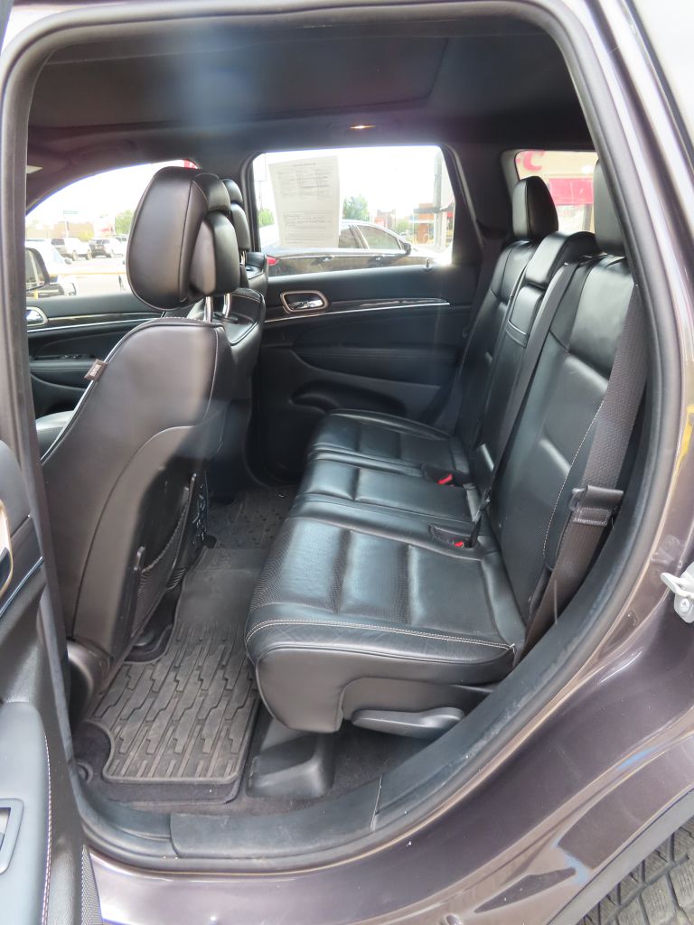 Additional photo of vehicle.