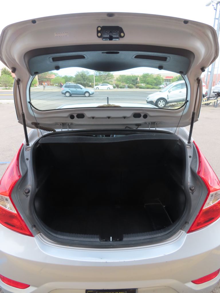 2017 Hyundai Accent SE - Photo 12