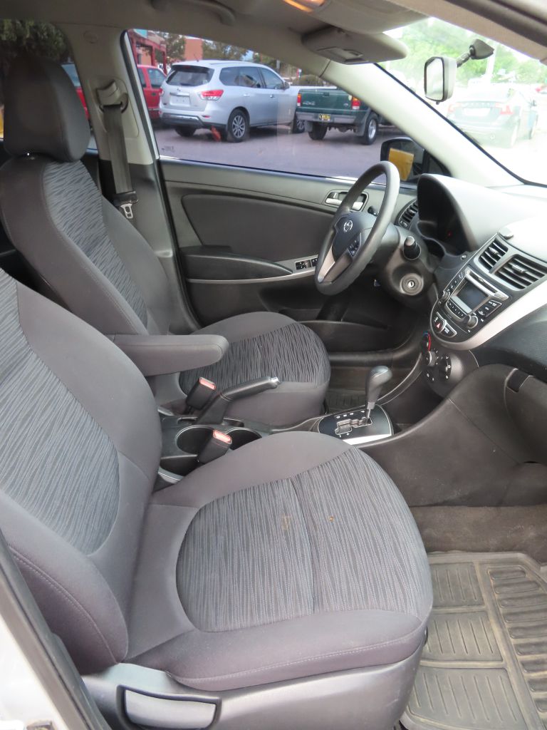 2017 Hyundai Accent SE - Photo 13