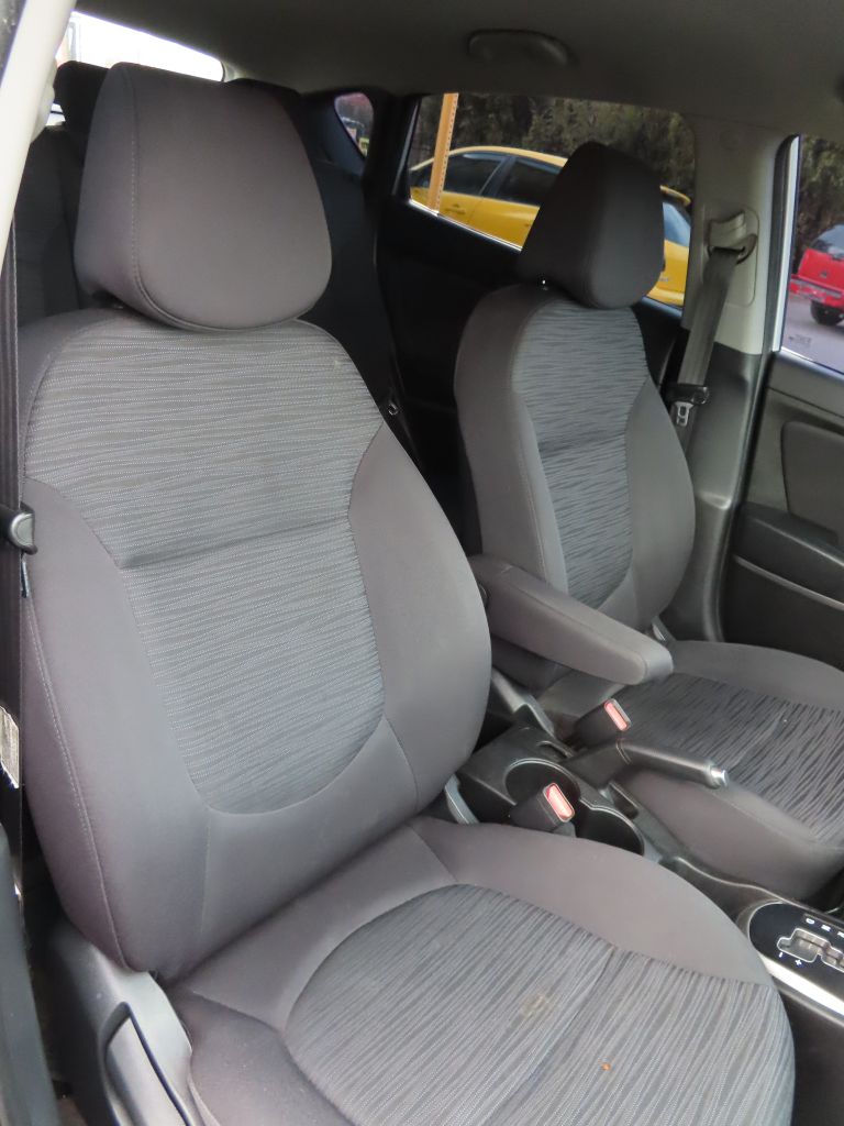 2017 Hyundai Accent SE - Photo 14