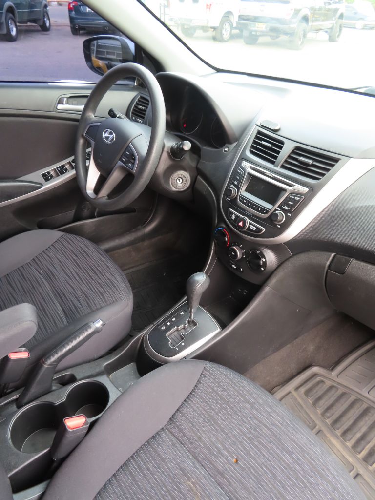 2017 Hyundai Accent SE - Photo 15