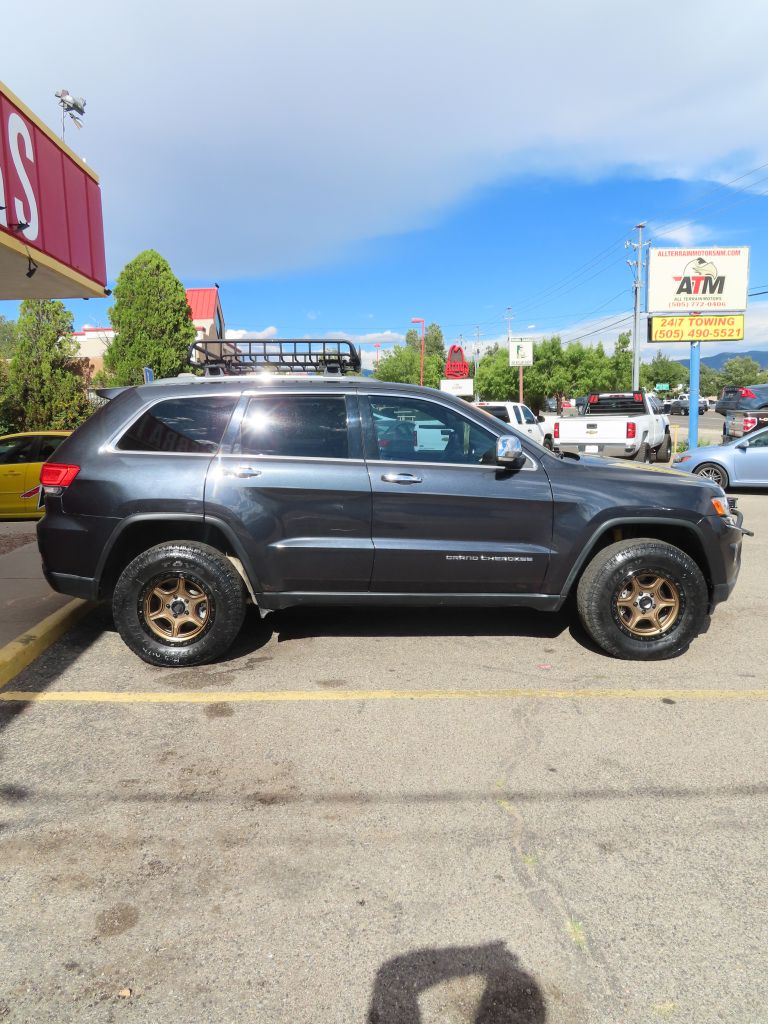 Additional photo of vehicle.
