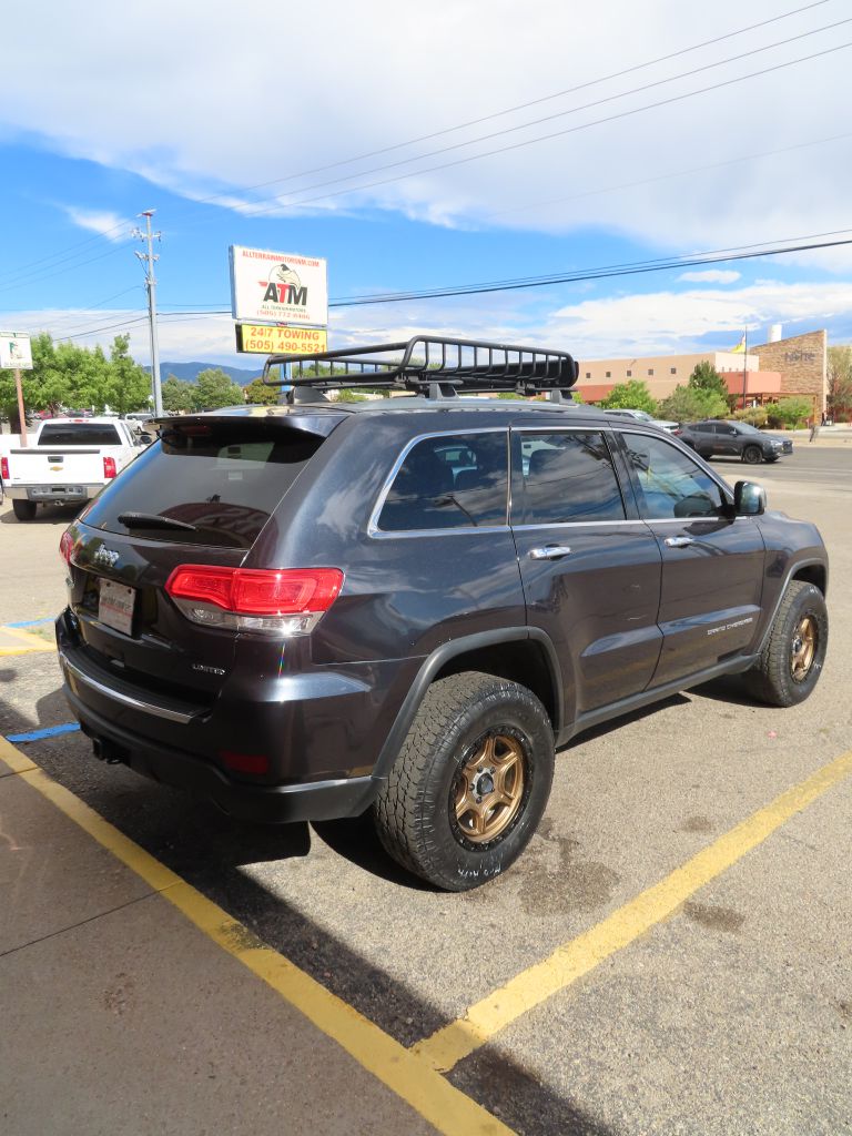 Additional photo of vehicle.