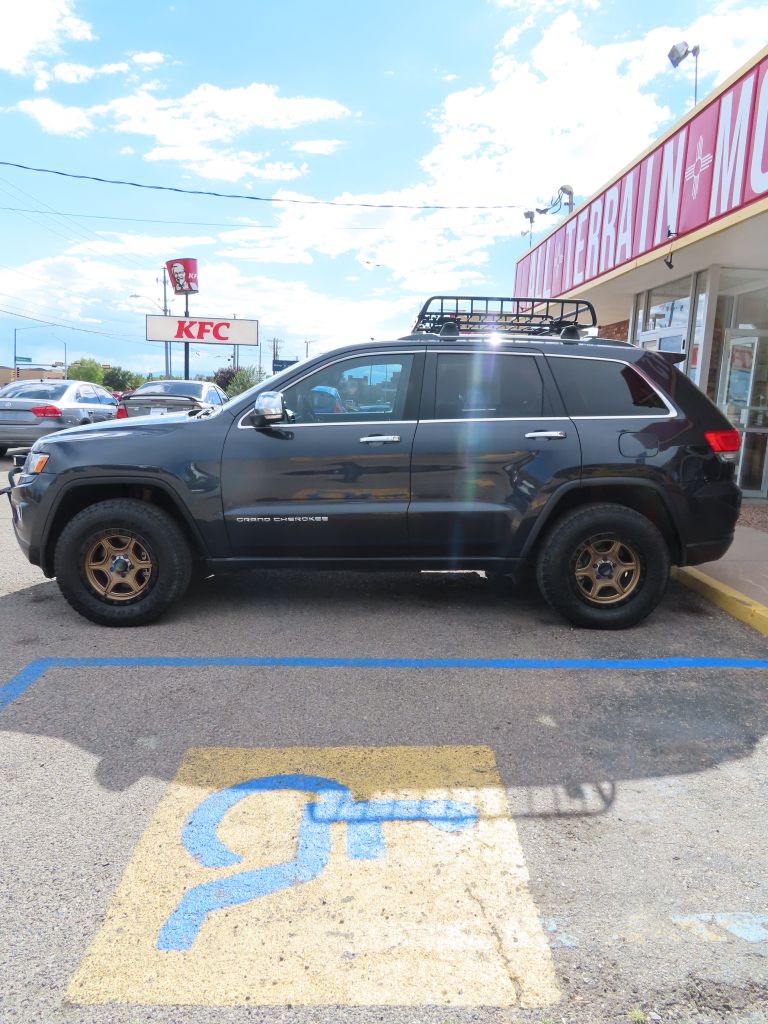 Additional photo of vehicle.