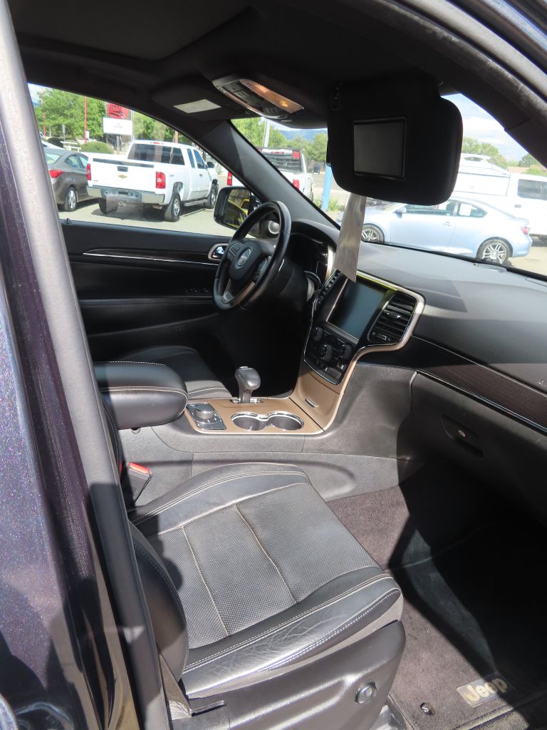 Additional photo of vehicle.