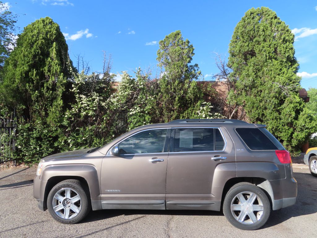 2010 GMC Terrain SLE-2 photo 2