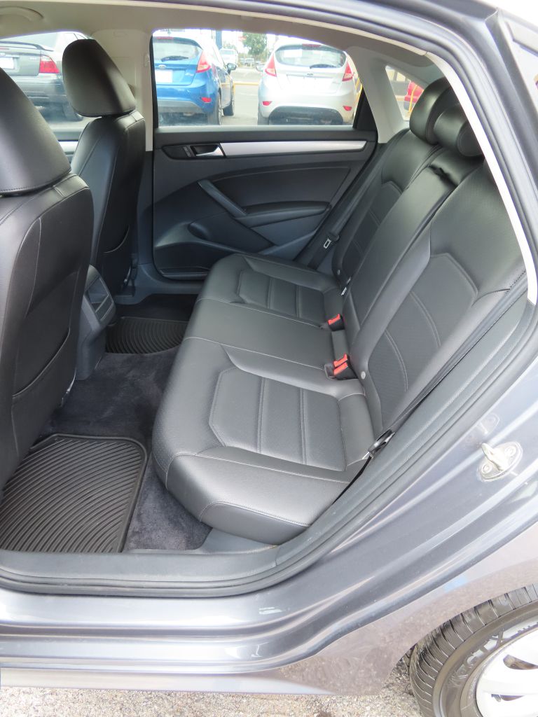 Additional photo of vehicle.