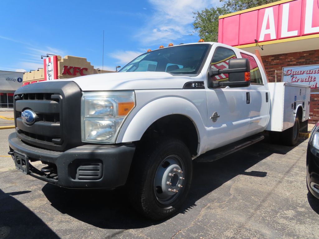 2012 Ford F-350 Super Duty Chassis Cab null photo 2