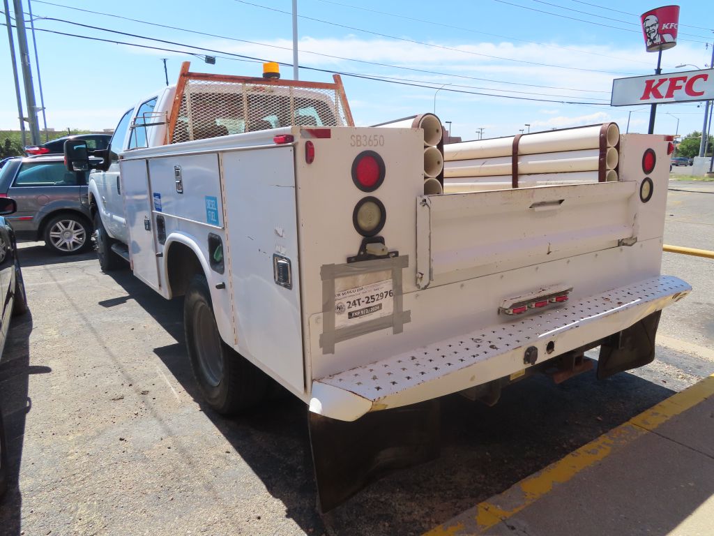 2012 Ford F-350 Super Duty Chassis Cab null photo 9