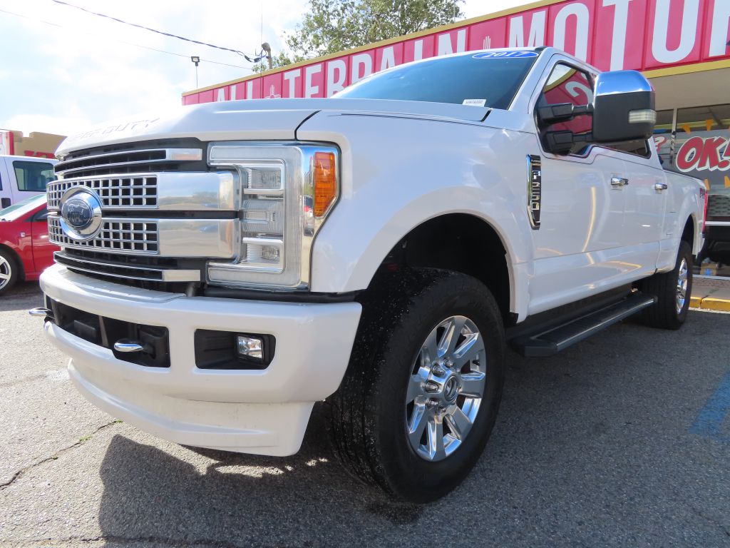 2017 Ford F-250 Super Duty Platinum photo 17