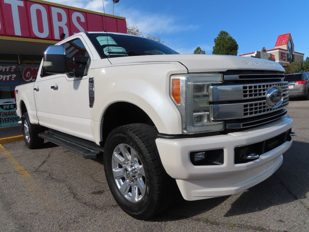 2017 Ford F-250 Super Duty Platinum photo 18