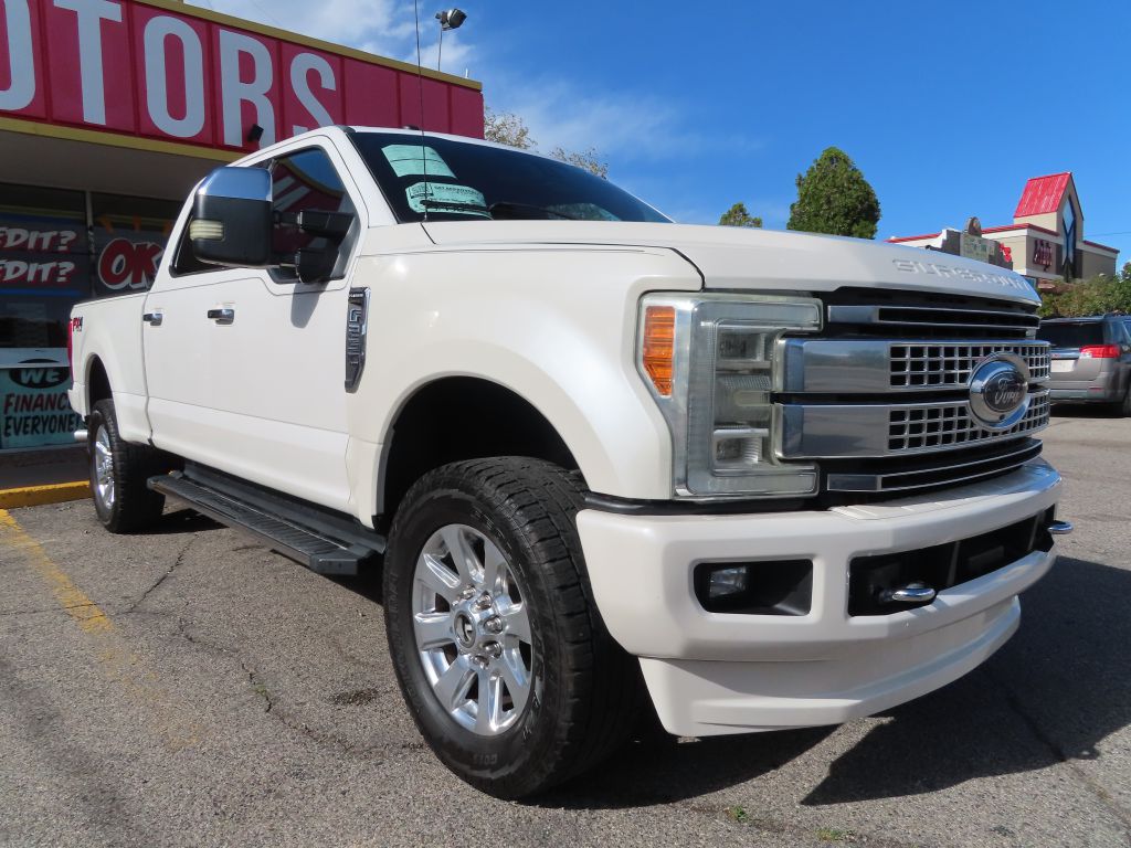 2017 Ford F-250 Super Duty Platinum photo 20