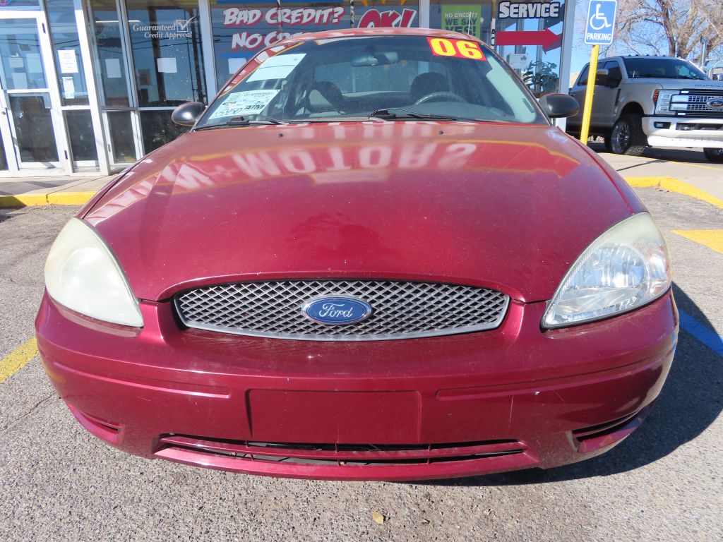 2006 Ford Taurus SE photo 2