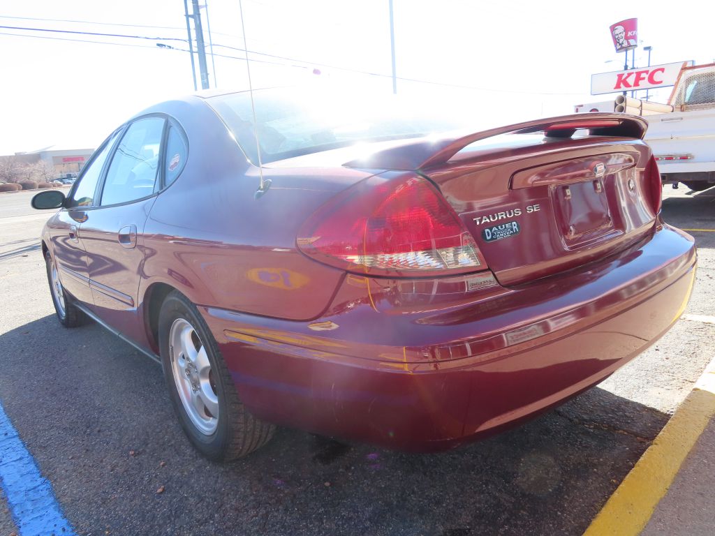 2006 Ford Taurus SE photo 13