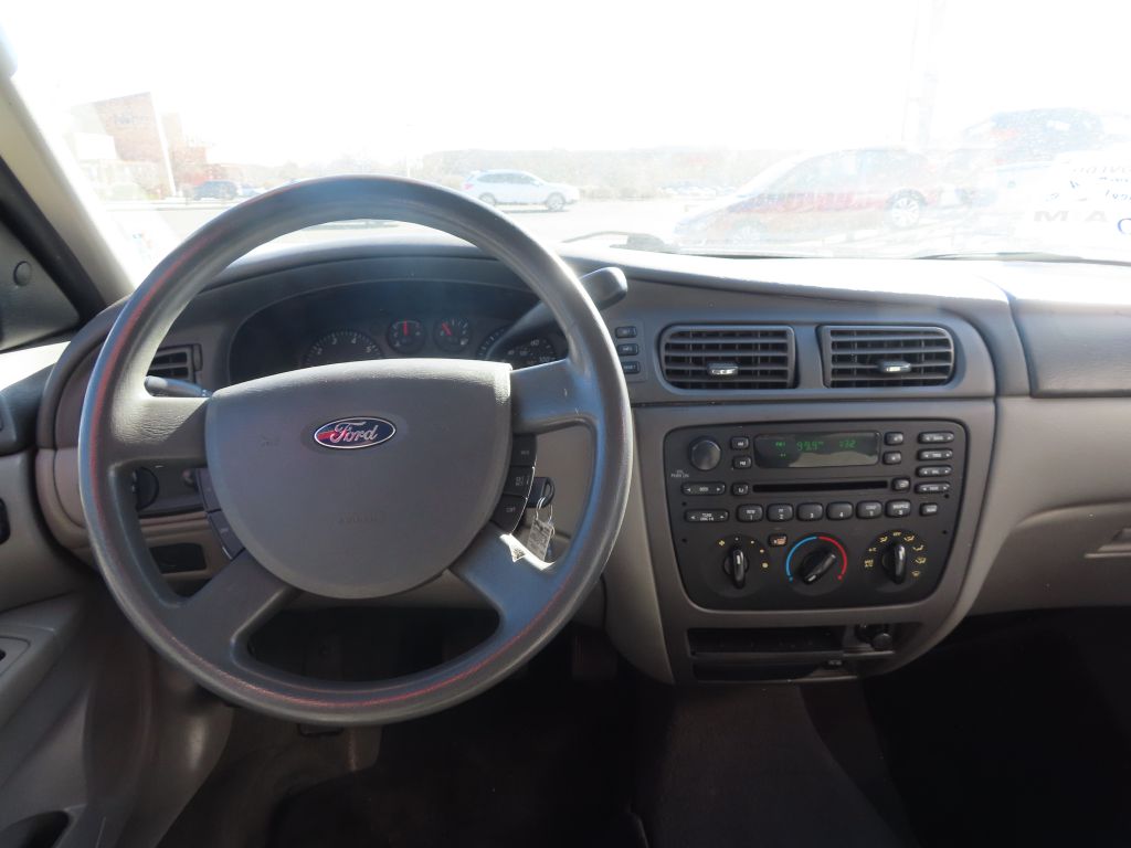 2006 Ford Taurus SE photo 7