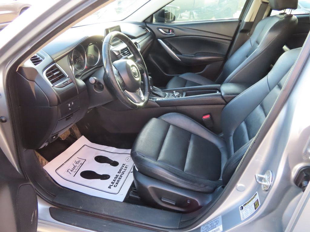 Additional photo of vehicle.