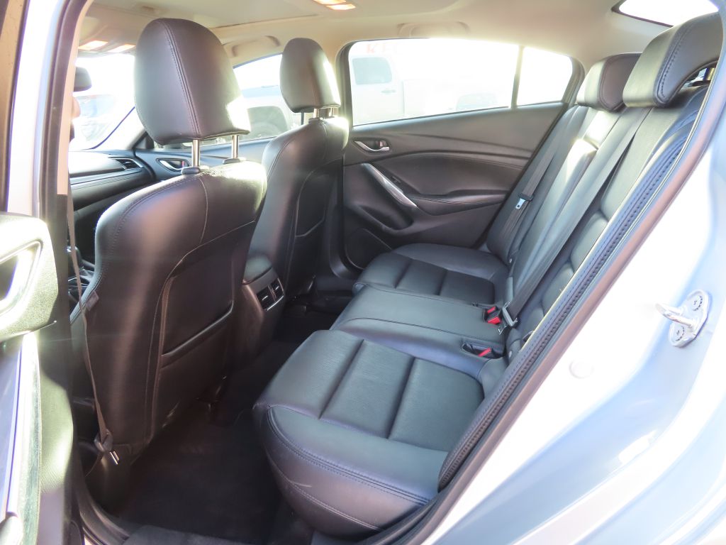 Additional photo of vehicle.