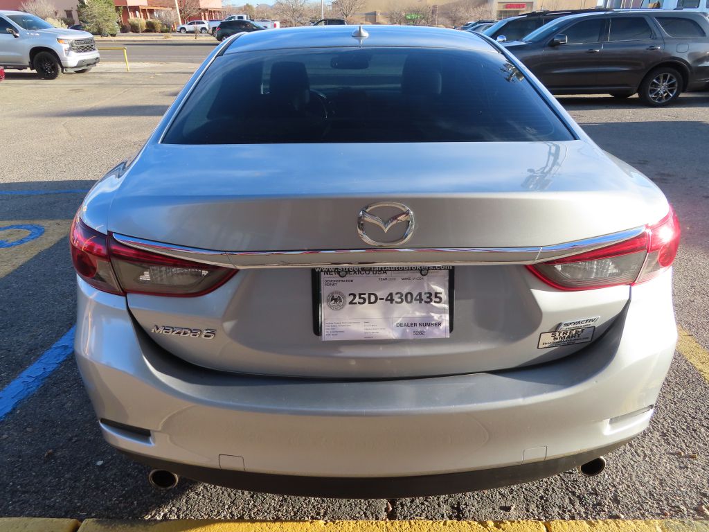 Additional photo of vehicle.