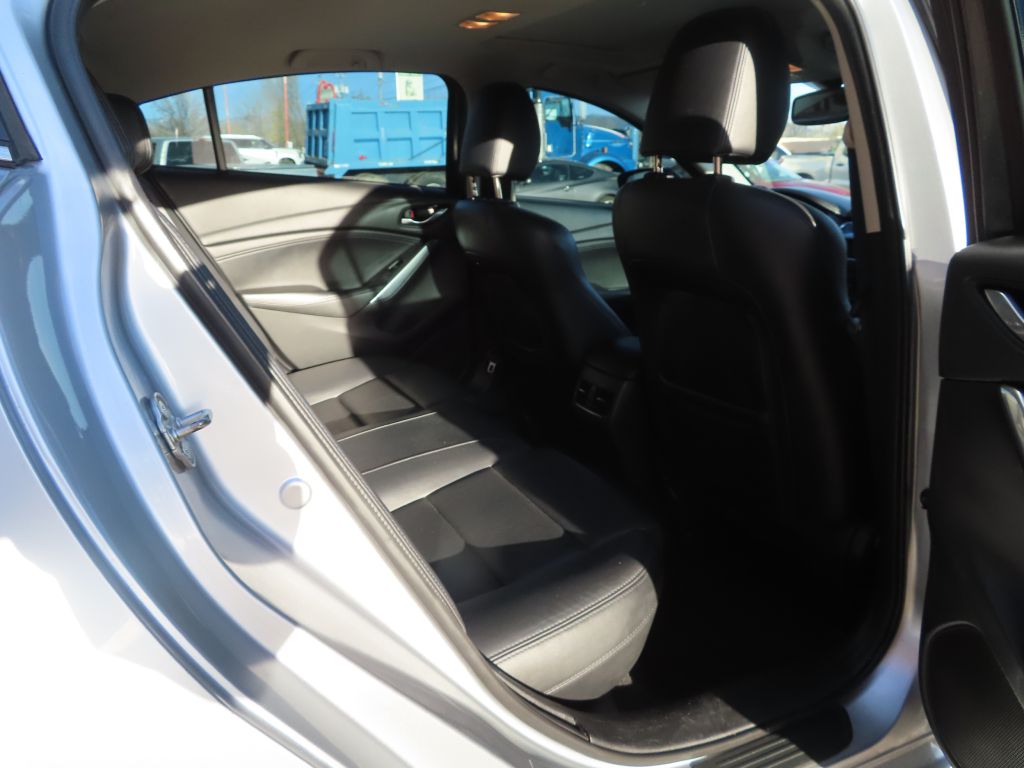 Additional photo of vehicle.