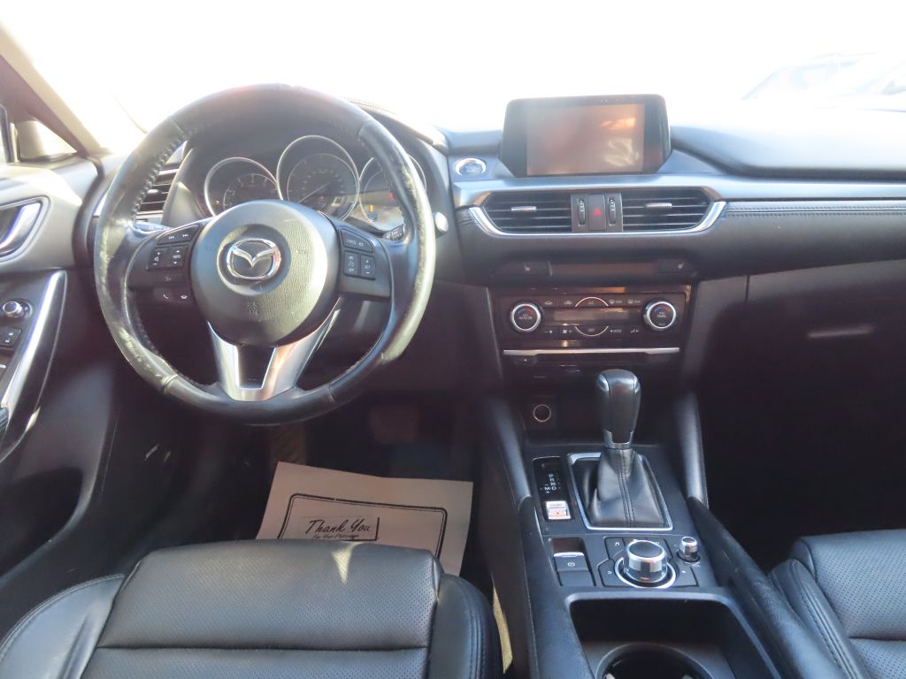 Additional photo of vehicle.