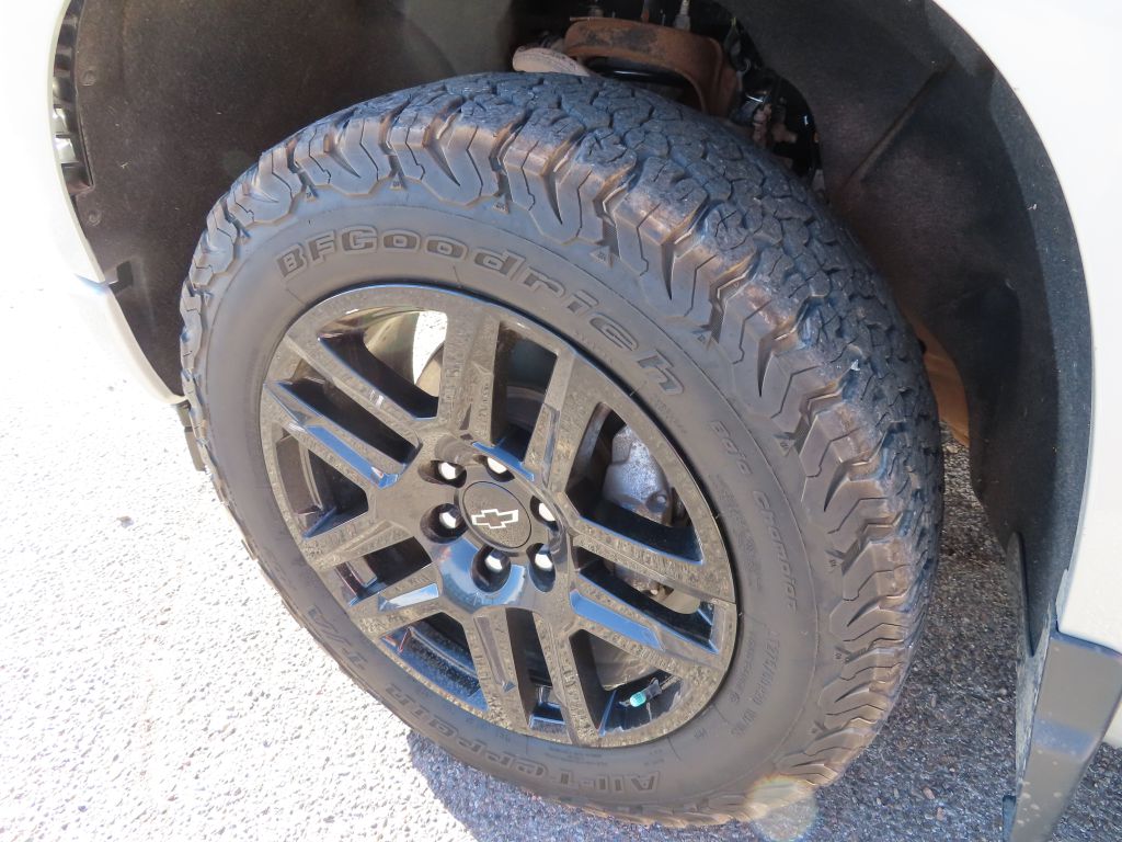Additional photo of vehicle.