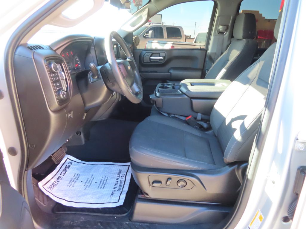 Additional photo of vehicle.