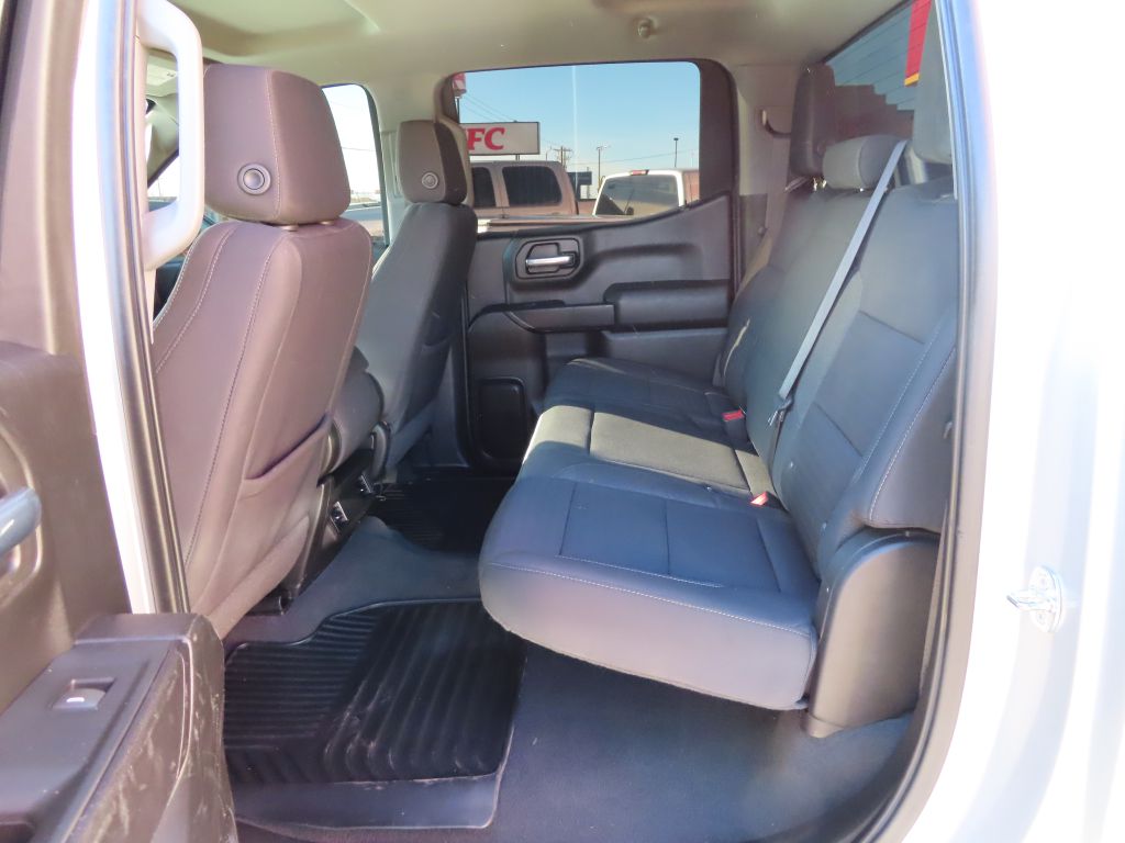 Additional photo of vehicle.