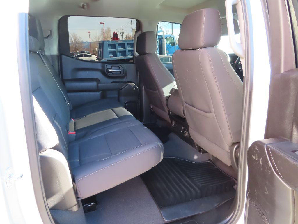 Additional photo of vehicle.