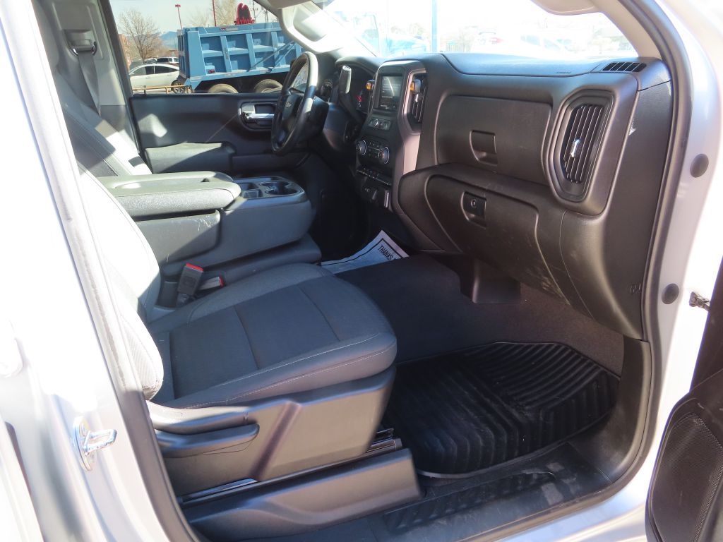 Additional photo of vehicle.