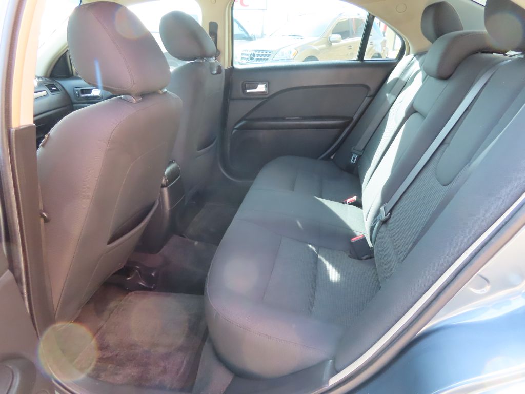 Additional photo of vehicle.