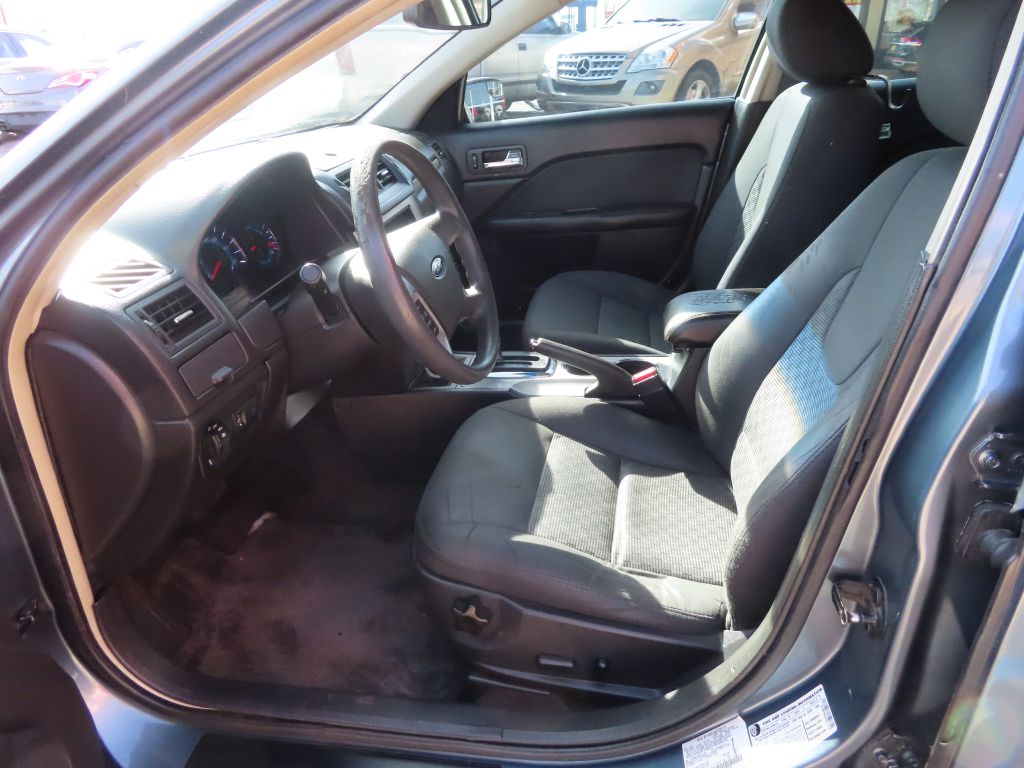 Additional photo of vehicle.