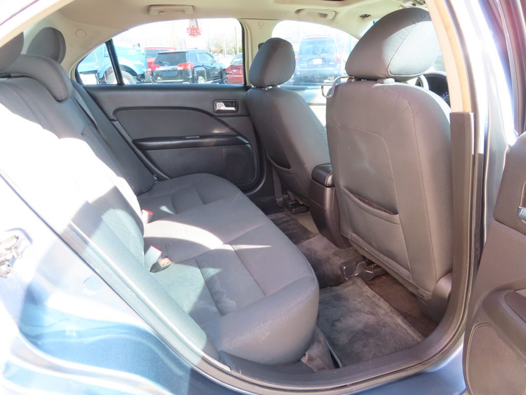 Additional photo of vehicle.