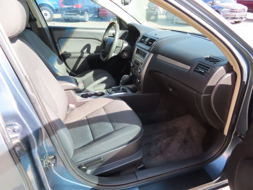 Additional photo of vehicle.