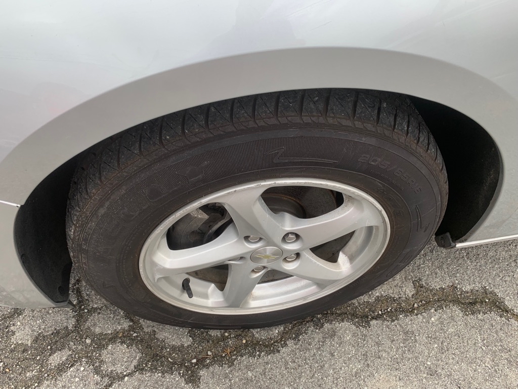 Photo 13 of this CHEVROLET MALIBU