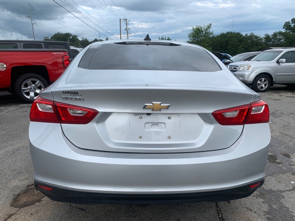 Photo 5 of this CHEVROLET MALIBU