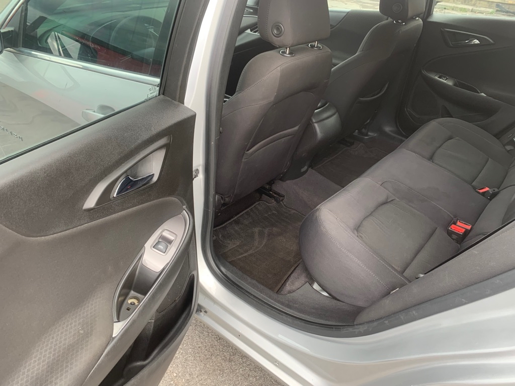 Photo 10 of this CHEVROLET MALIBU
