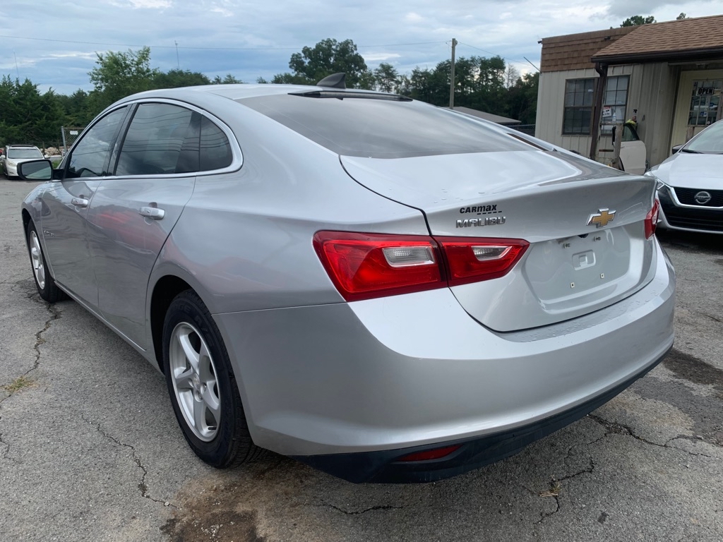 Photo 4 of this CHEVROLET MALIBU