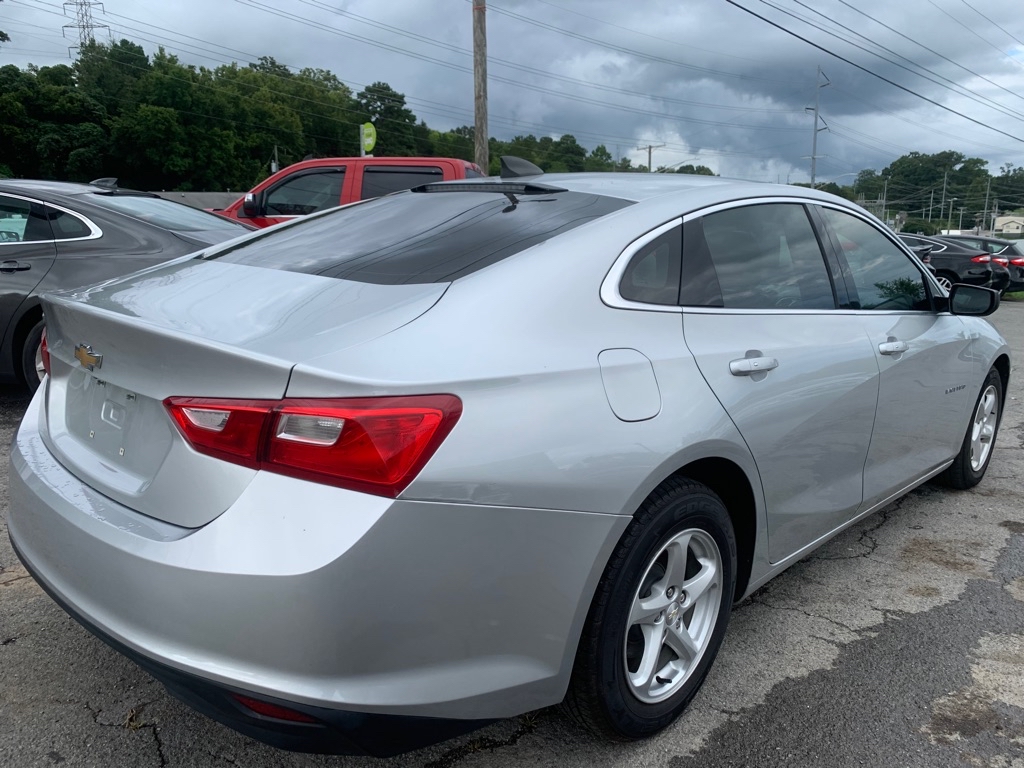 Photo 6 of this CHEVROLET MALIBU