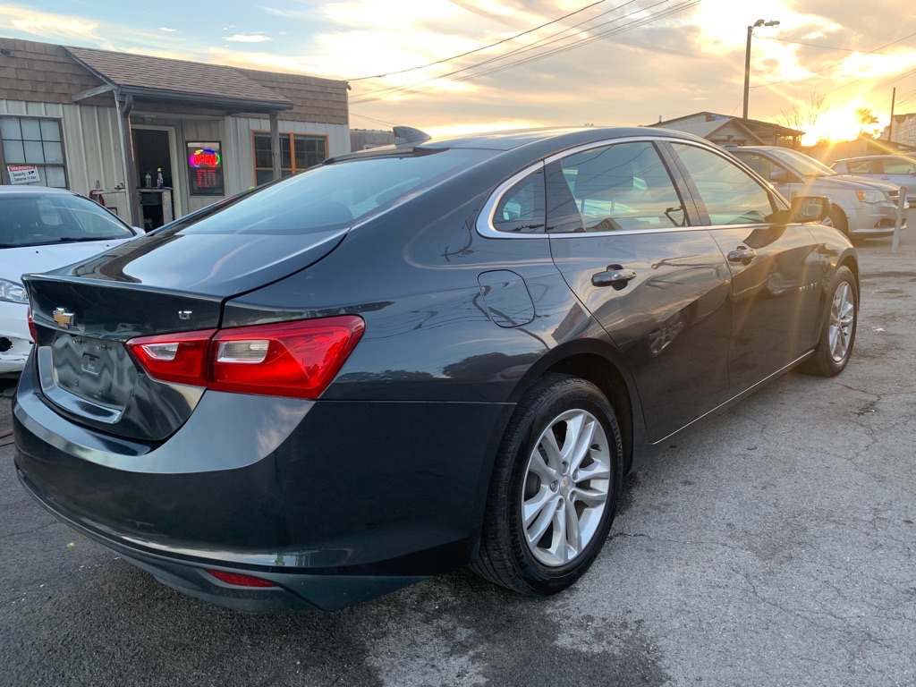 Photo 4 of this CHEVROLET MALIBU