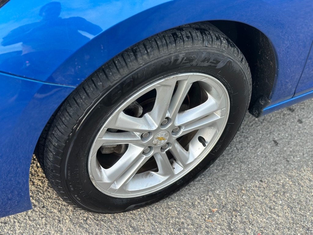 Photo 9 of this CHEVROLET CRUZE