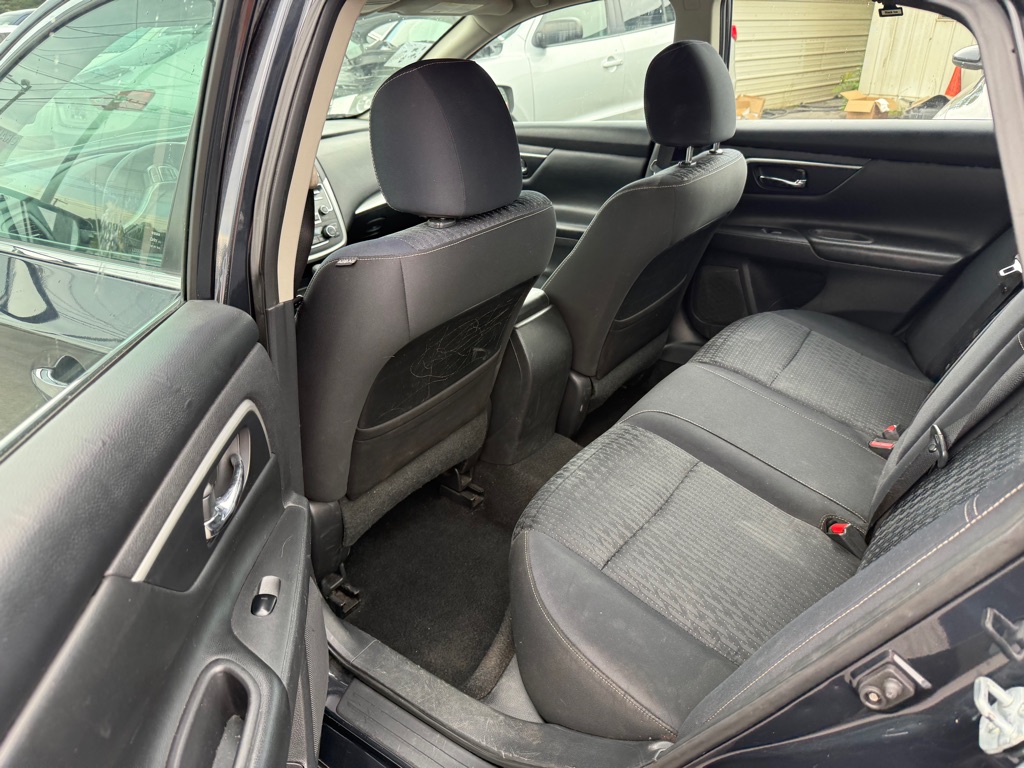 Photo 10 of this NISSAN ALTIMA