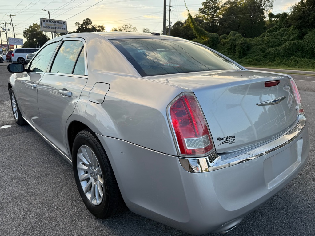 Photo 5 of this CHRYSLER 300