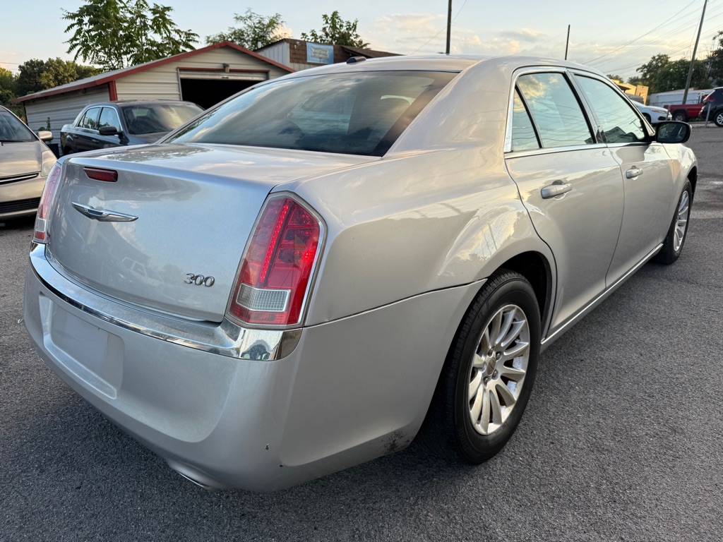 Photo 4 of this CHRYSLER 300