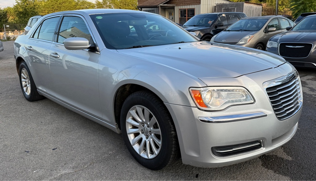 Photo 3 of this CHRYSLER 300