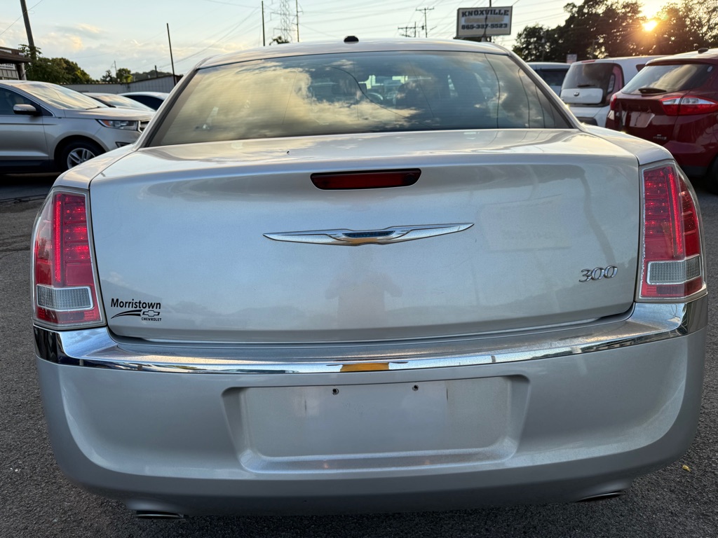 Photo 6 of this CHRYSLER 300