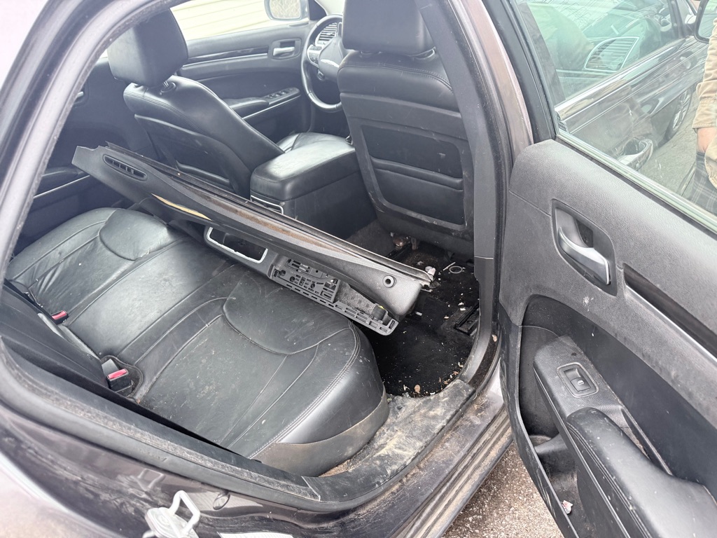 Photo 6 of this CHRYSLER 300