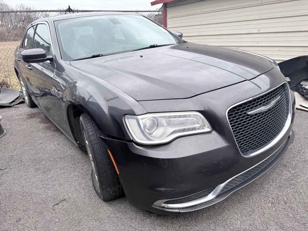 Photo 3 of this CHRYSLER 300