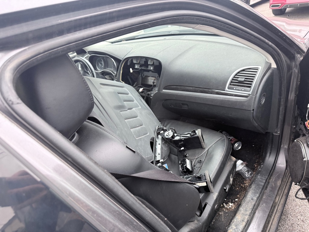 Photo 7 of this CHRYSLER 300