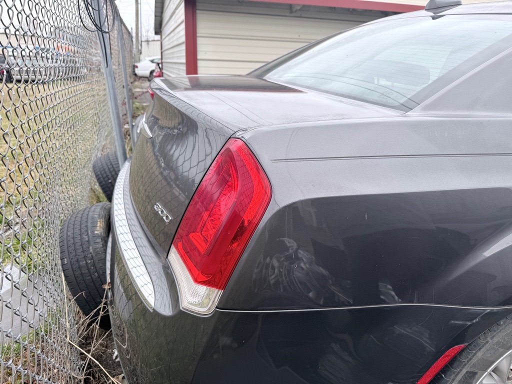 Photo 5 of this CHRYSLER 300