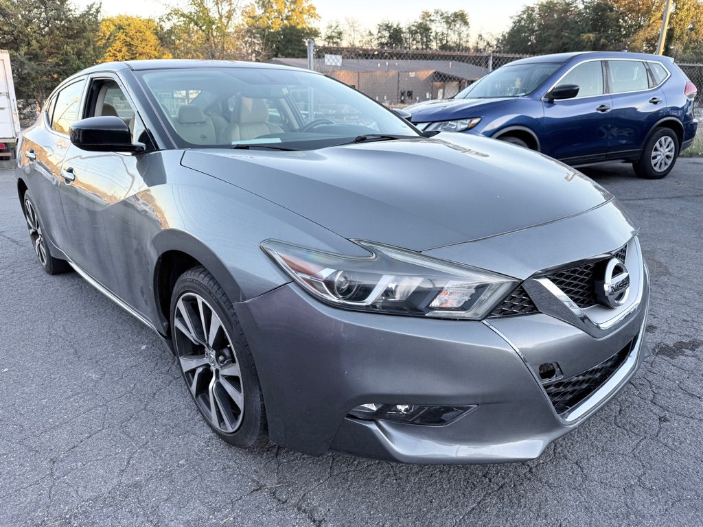 Photo 2 of this NISSAN MAXIMA